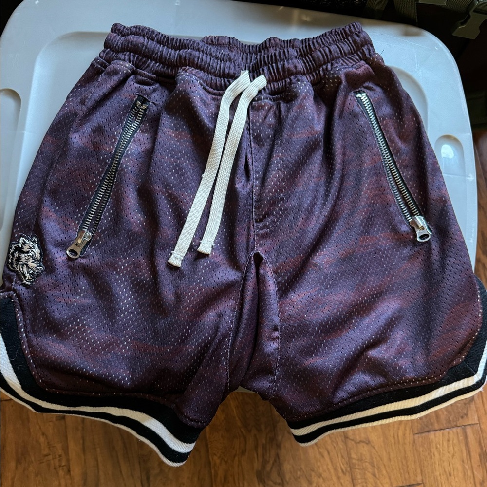 Men's size small dark maroon camo heavyweight mesh shorts